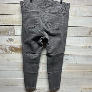 Democracy Gray Plaid Skinny Pants